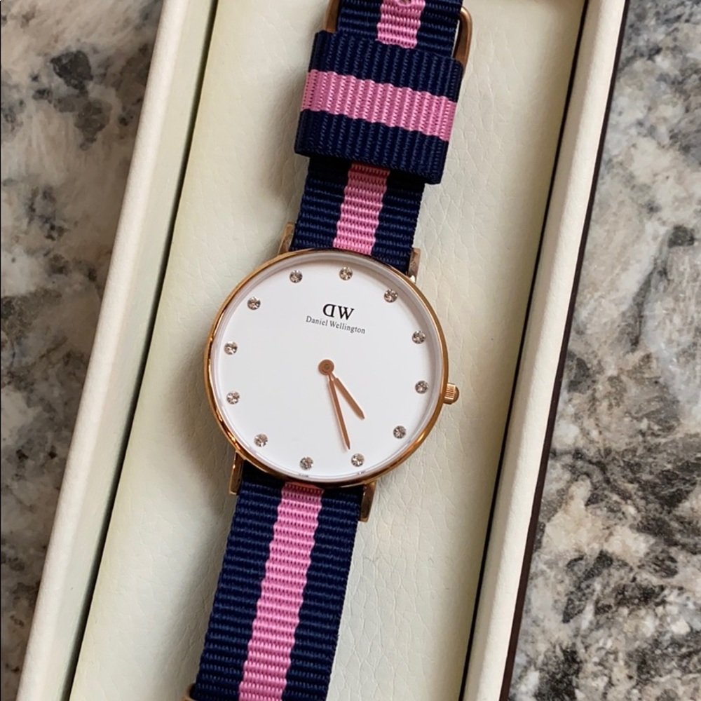 Daniel Wellington Winchester watch w/crystals